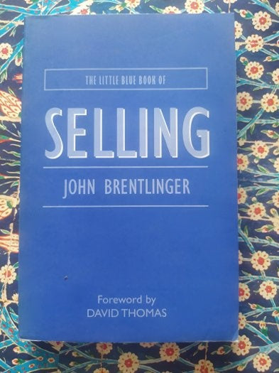 The Little Blue Book of SELLING - JOHN BRENTLINGER kitap kapağı