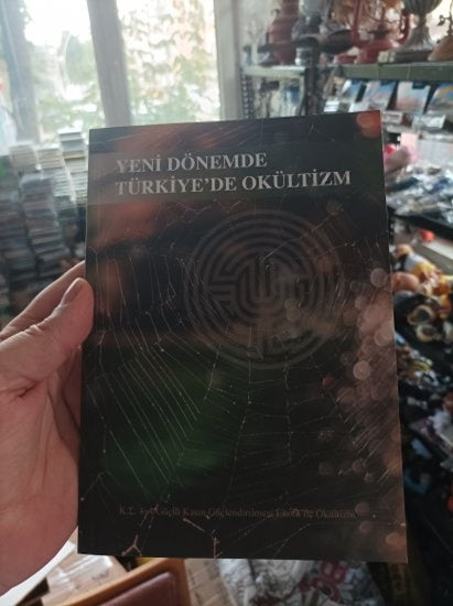 YENİ DÖNEMDE TÜRKİYEDE OKÜLTİZM (imzalı ithaflı ) - İSİMSİZLER KOLEKTİFİ kitap kapağı