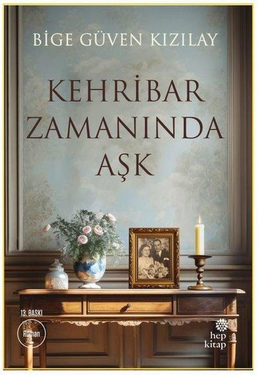 Kehribar Zamanında Aşk | Hep Kitap (İnce Kapak)