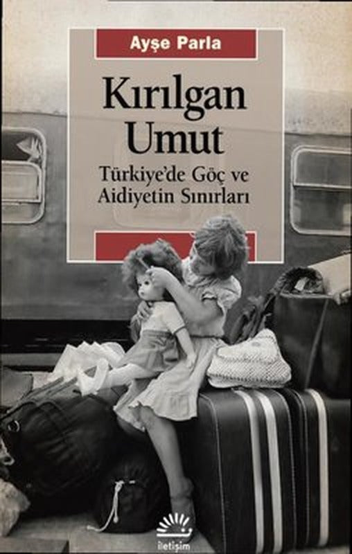 Kırılgan Umut: Türkiye'de Göç ve Aidiyetin Sınırları | İletişim Yayınları