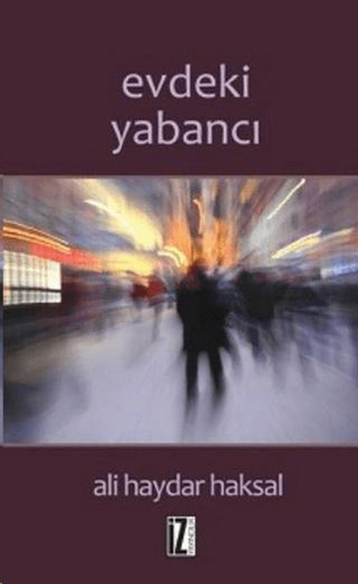 Evdeki Yabancı | İz Yayıncılık (Ciltsiz)