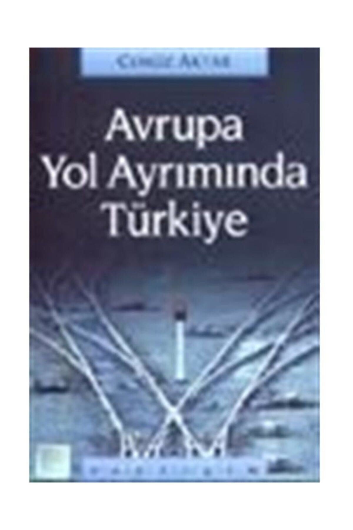 Avrupa Yol Ayrımında Türkiye - Cengiz Aktar kitap kapağı