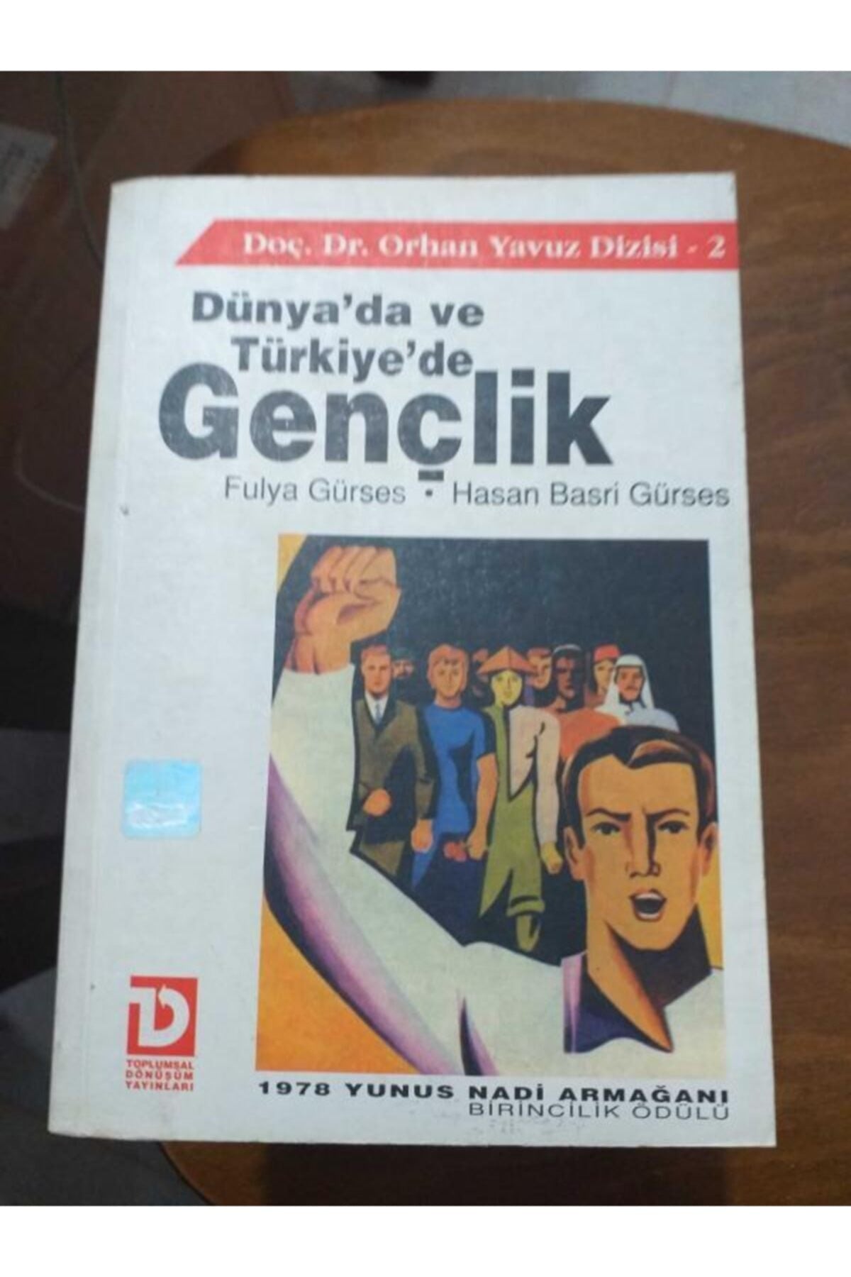Dünya’Da Ve Türkiye’De Gençlik Fulya Gürses - FULYA GÜRSES-HASAN BASRİ GÜRSES kitap kapağı