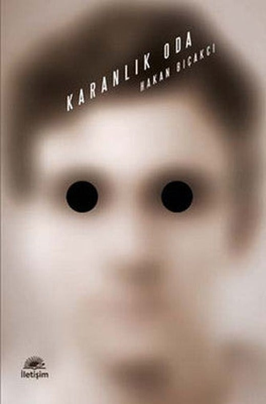 Karanlık Oda | İletişim Yayınları