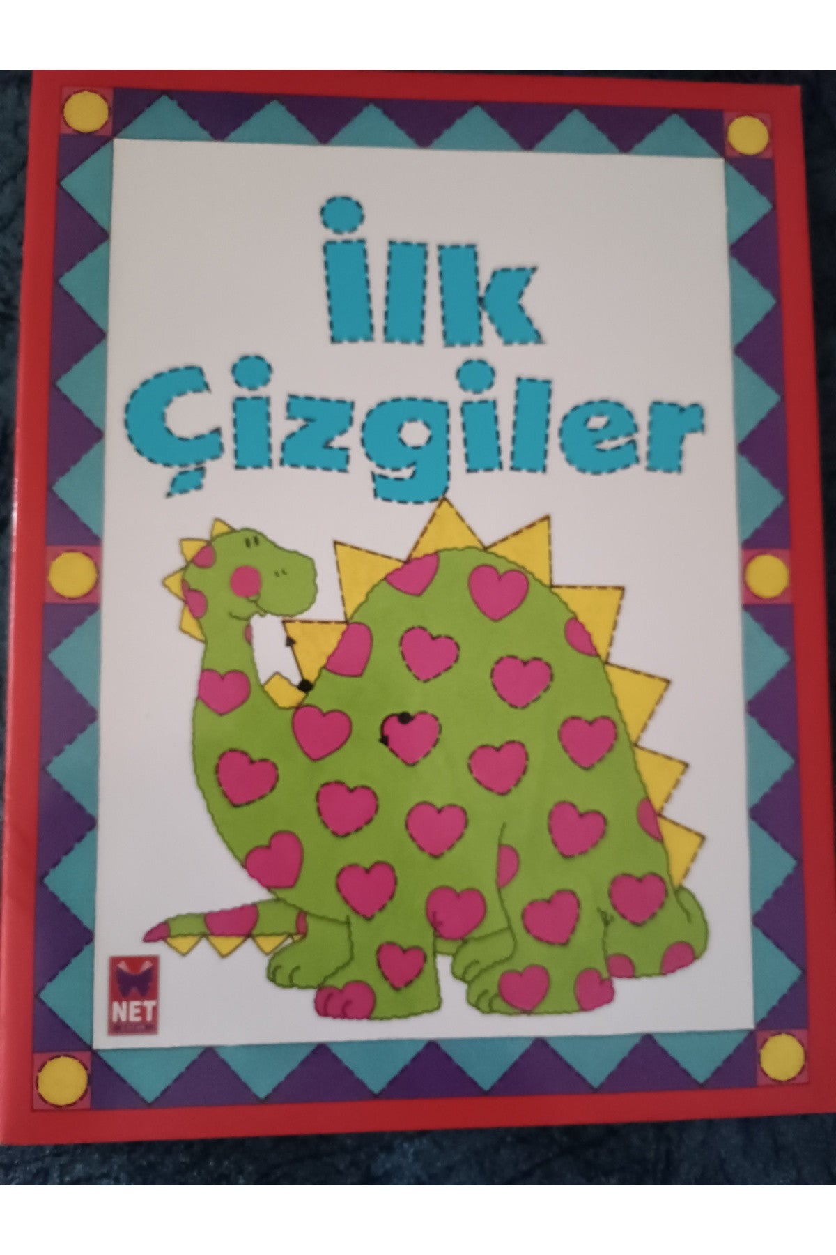 İlk Çizgiler kitap kapağı