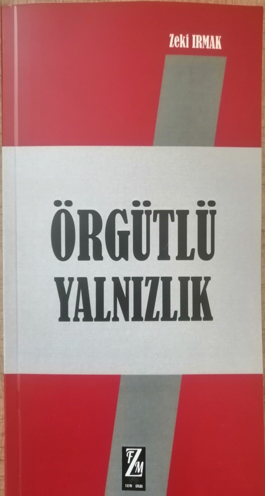 Örgütlü Yanlızlık - Zeki Irmak kitap kapağı