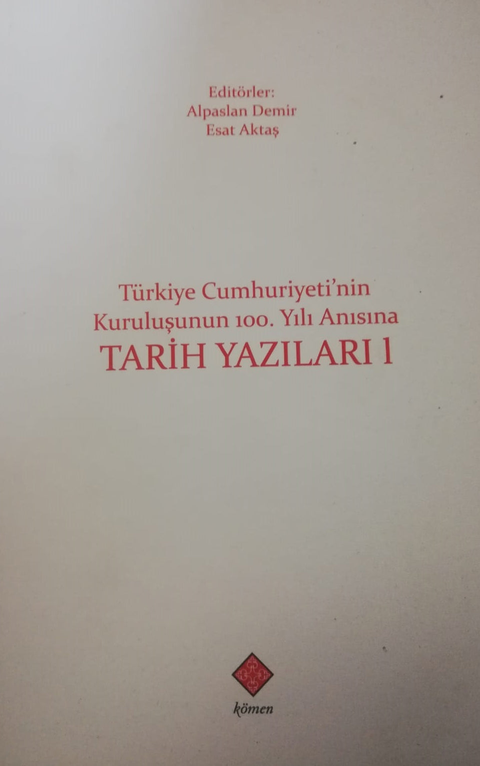 Türkiye Cumhuriyeti'nin Kuruluşunun 100. Yılı Anısına Tarih Yazıları 1 - Alpaslan Demir kitap kapağı