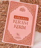 Gölgeli Kur'an-ı Kerim Pembe (Kalem Hediyeli) Kalemle Yazılabilen Bilgisayar Hatlı Yazı Mushafı - Kolektif kitap kapağı
