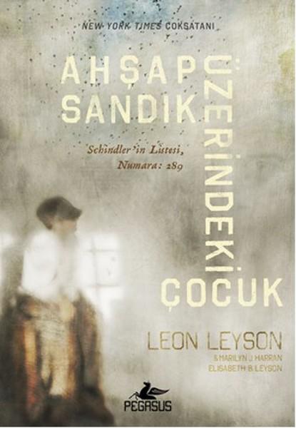 Ahşap Sandık Üzerindeki Çocuk | Pegasus (İnce Kapak)  - Resim 1